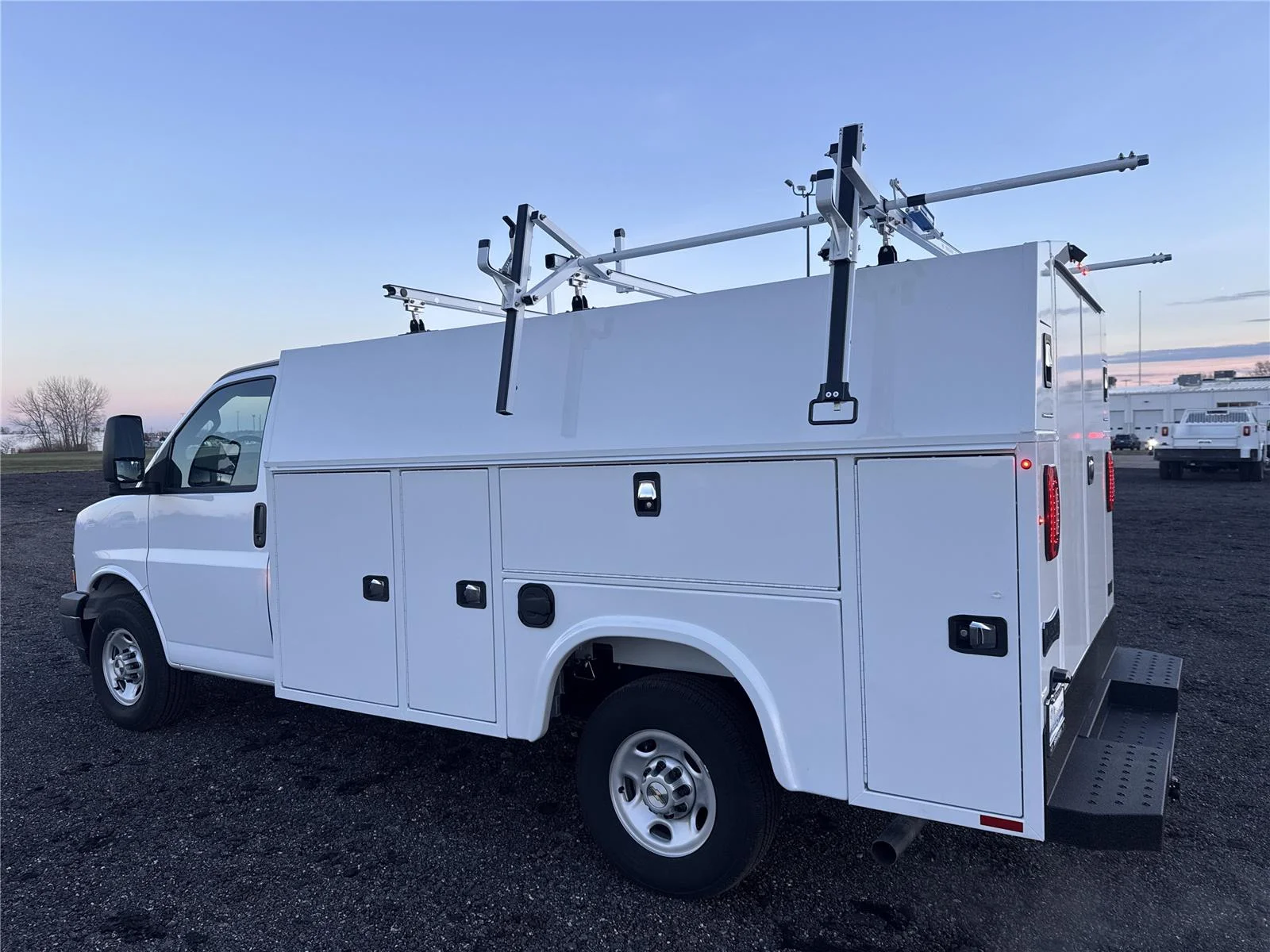 New 2025 Summit White Chevrolet 1WT image 3