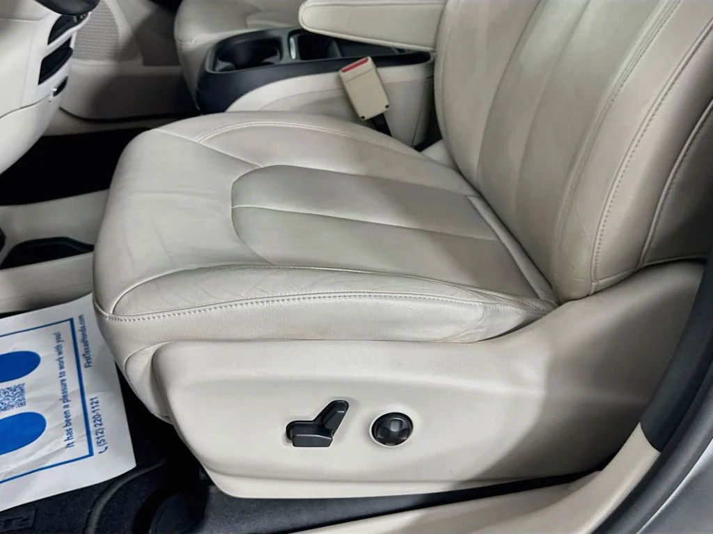 Used 2017 Billet Silver Metallic Clearcoat Chrysler Touring L image 24