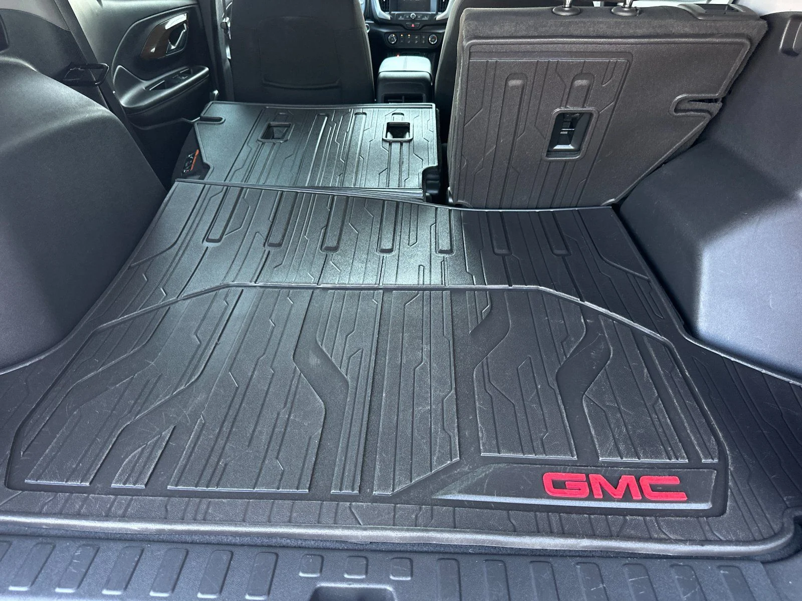 Used 2020 Graphite Gray Metallic GMC SLE image 14