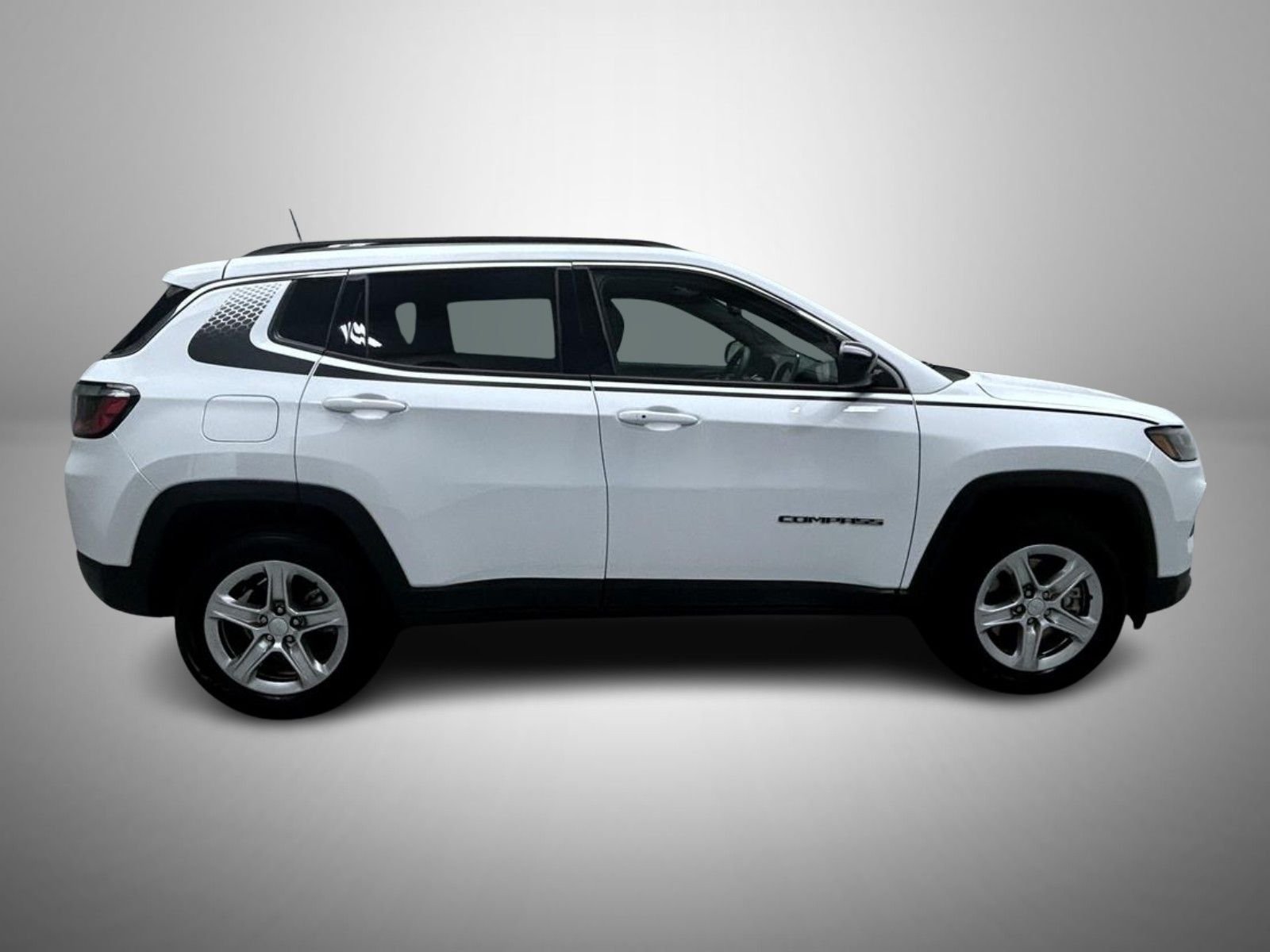 Used 2023 White Jeep Latitude image 4