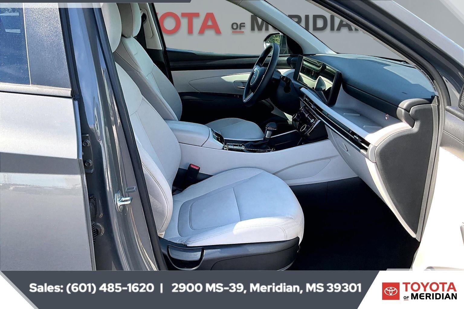Used 2025 Hampton Gray Hyundai SEL image 6