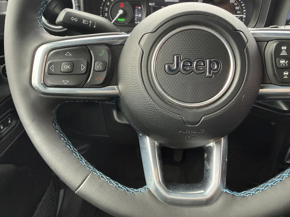 Used 2024 Silver Jeep High Altitude image 28