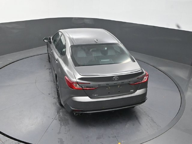 Used 2025  Toyota SE image 27