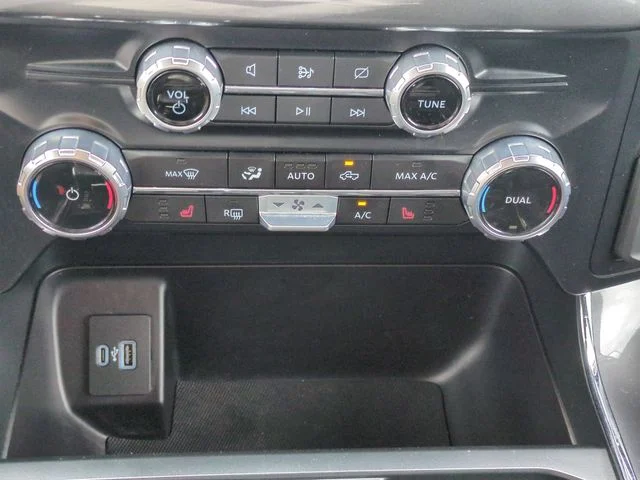Used 2023 Black Ford XLT image 24