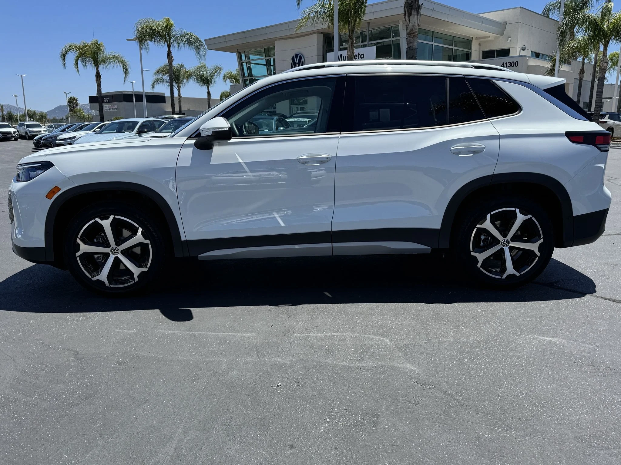 New 2026 Pure White Volkswagen SE image 4