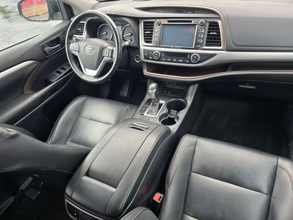 Used 2019 Black Toyota XLE image 22