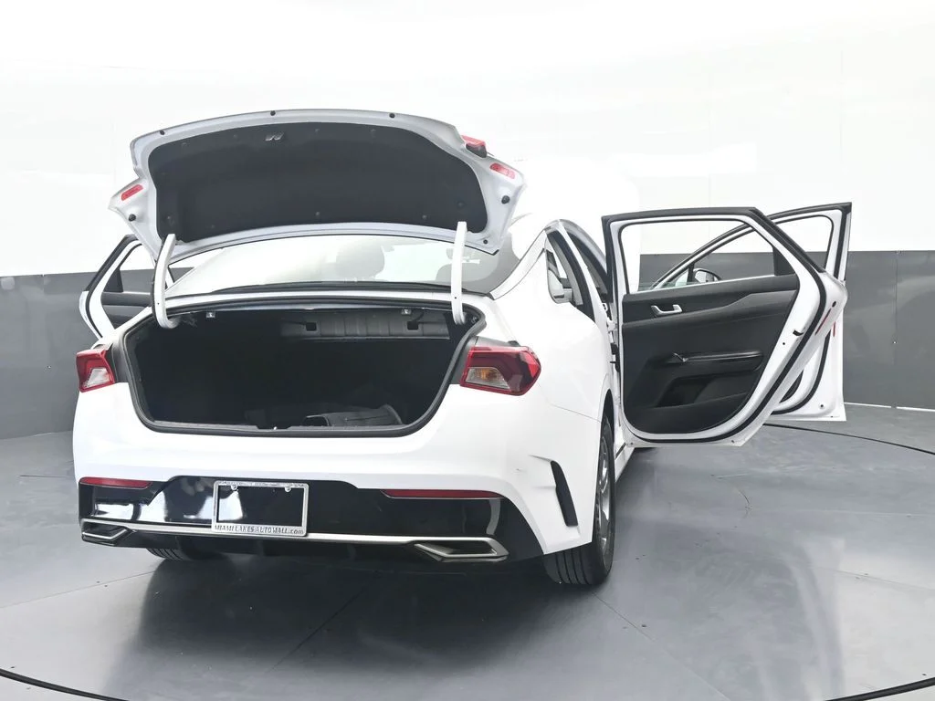 Used 2021 Glacial White Pearl Kia LXS image 77