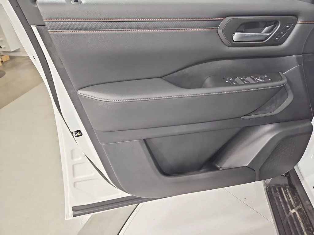 2026 Nissan Armada PRO-4X - Photo 10