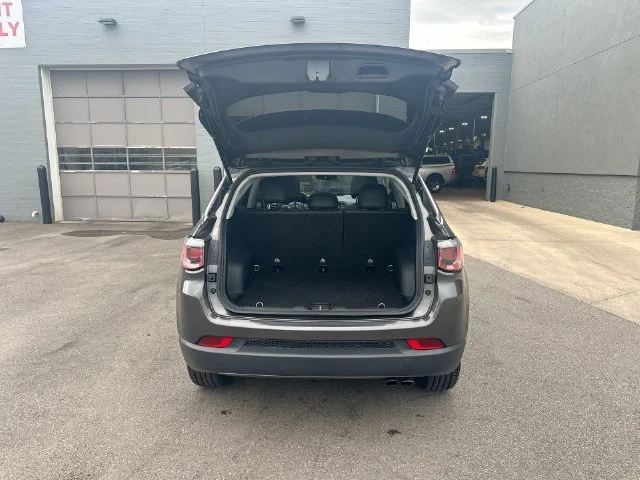 Used 2018 Gray Jeep Limited image 27