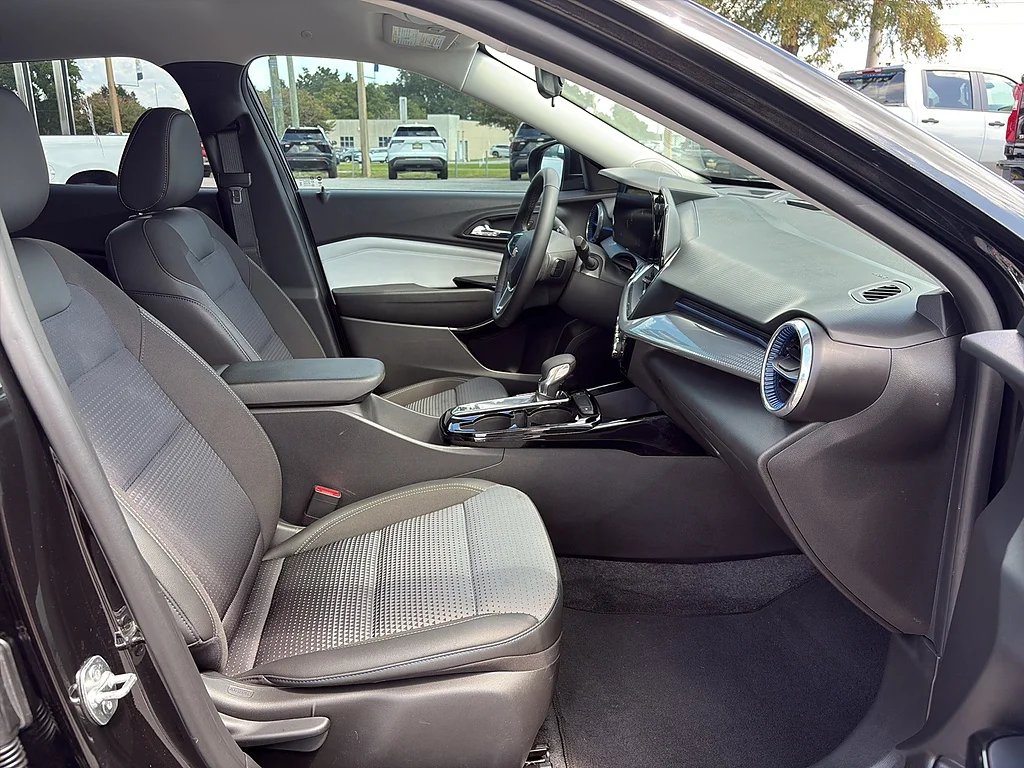 Used 2025 Mosaic Black Metallic Chevrolet  image 16