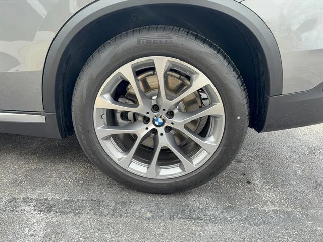 New 2026 Skyscraper Grey Metallic BMW xDrive50e image 23