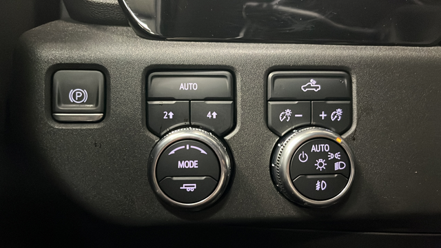 Used 2022 Onyx Black GMC Elevation image 31