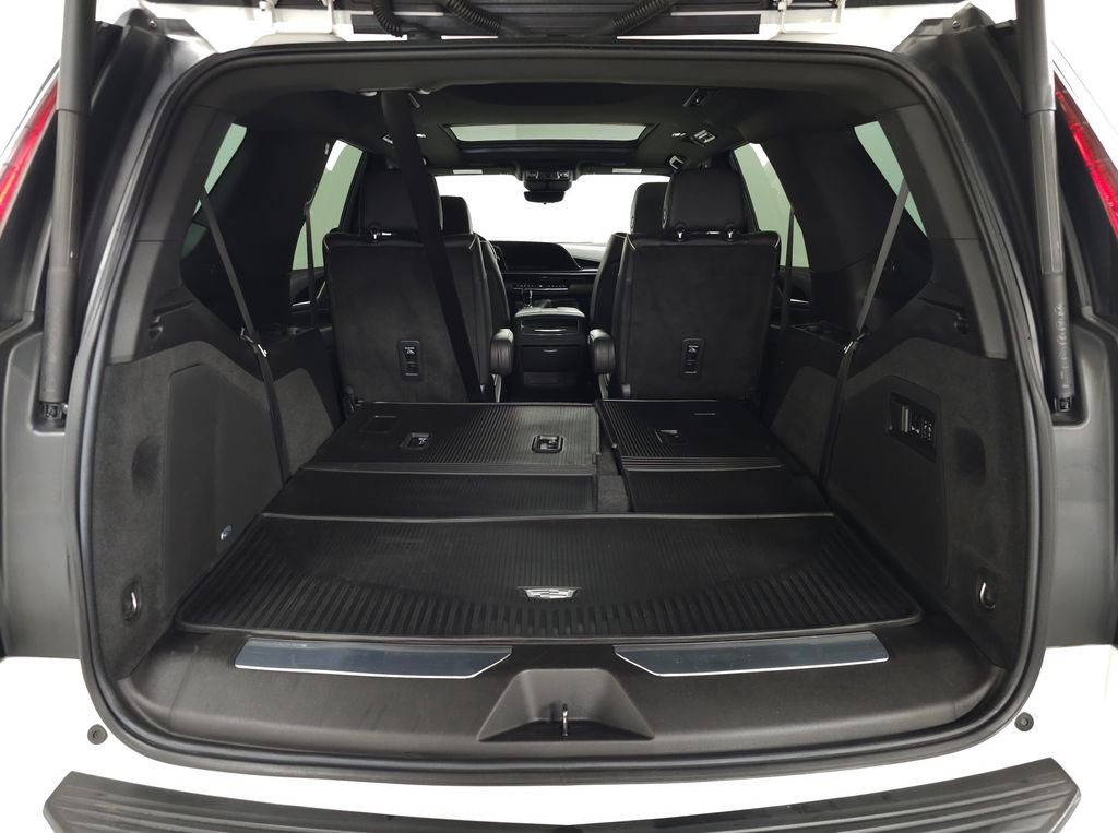 Used 2022 White Cadillac Sport image 5