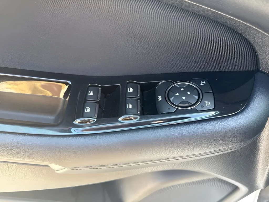 Used 2018  Ford SEL image 28