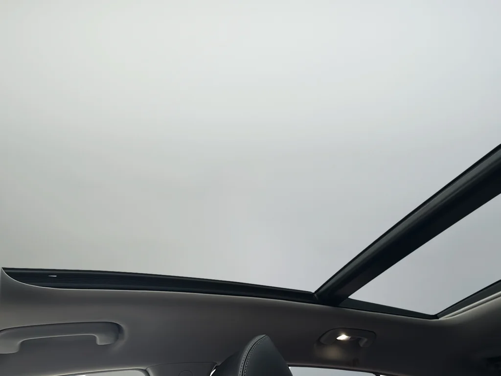 Used 2017 Red Kia EX image 19