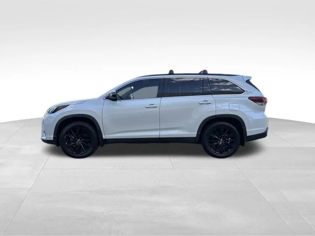 Used 2019 White Toyota SE image 4