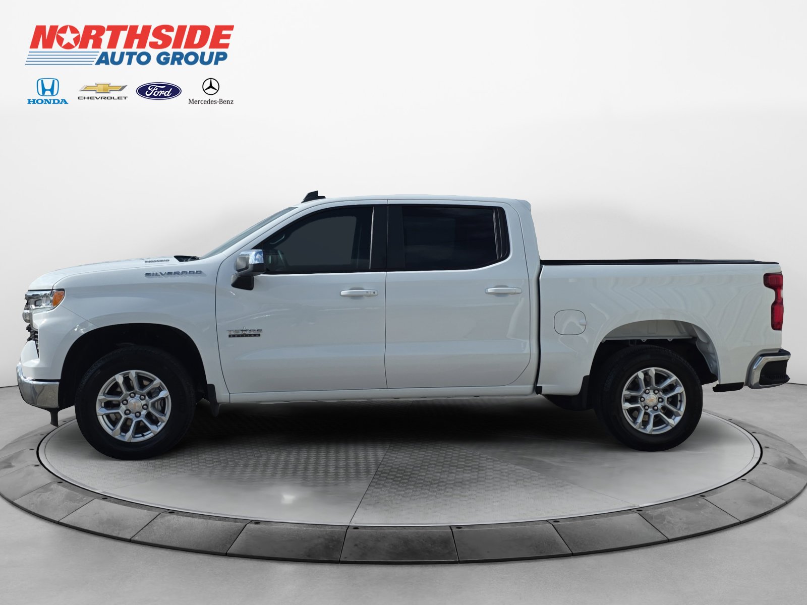Used 2026 Summit White Chevrolet LT image 4