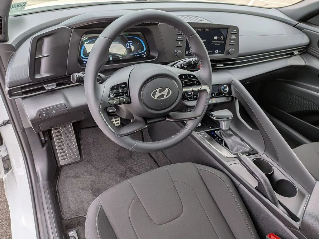 New 2026 White Hyundai SEL Sport image 10