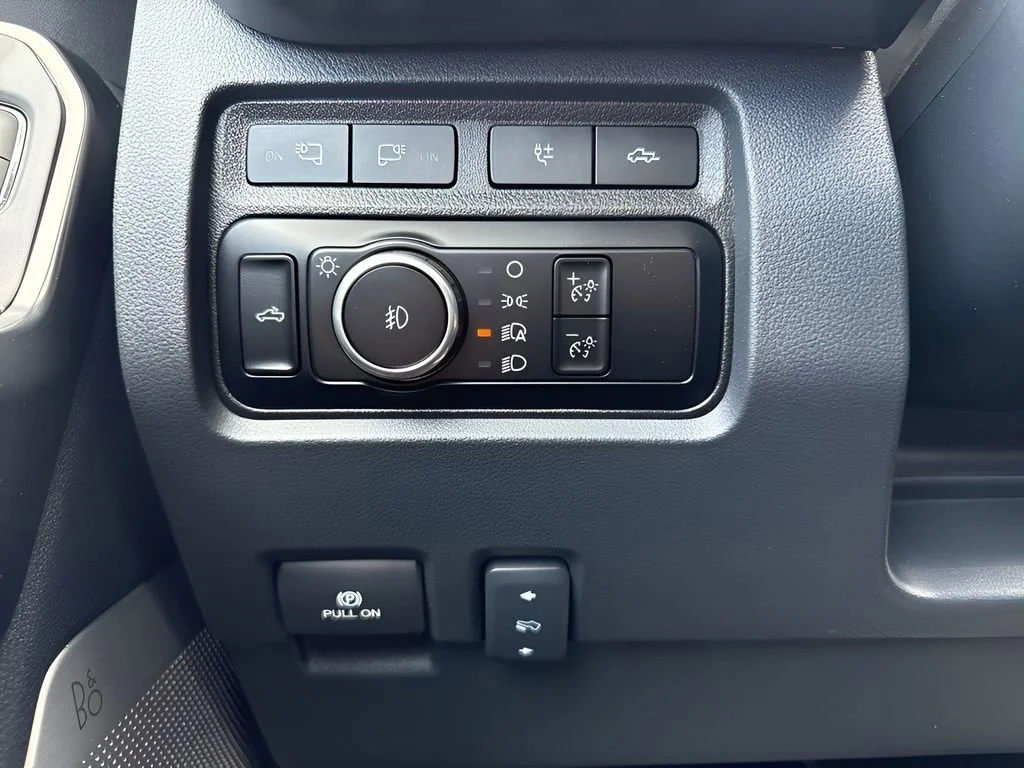 Used 2023 Black Ford XL image 17
