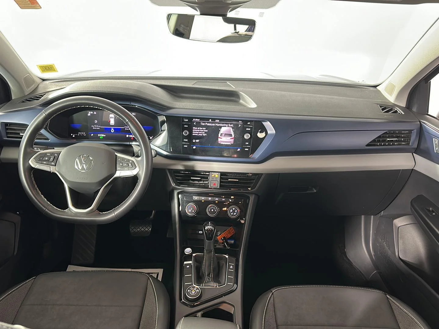 Used 2023 Dusk Blue Metallic Volkswagen SE image 5