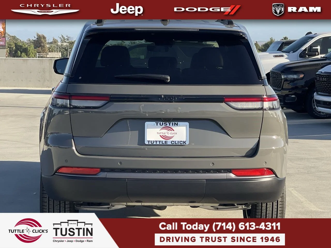 New 2027 Sting-Gray Clear-Coat Paint Jeep Limited image 11