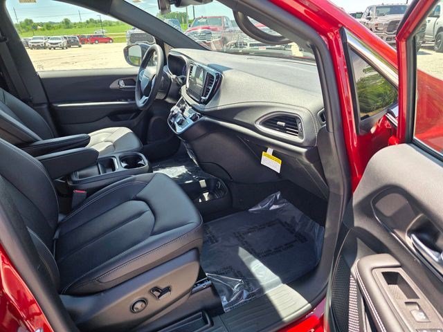 New 2027 Red Hot Pearl-Coat Exterior Paint Chrysler Select image 18
