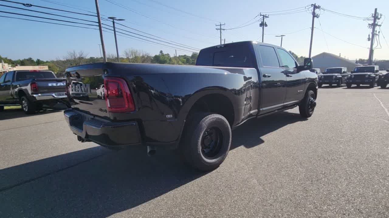 New 2026 Diamond Black Crystal Pearl-Coat Exterior Paint RAM Laramie image 2