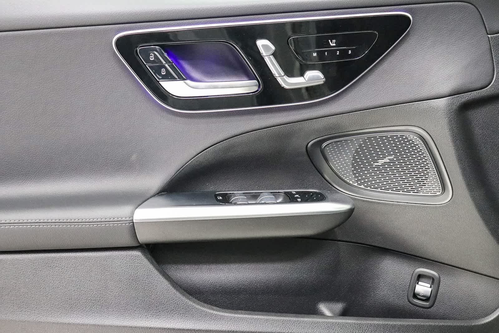 New 2026 MANUFAKTUR Alpine Grey Mercedes-Benz C 300 image 23