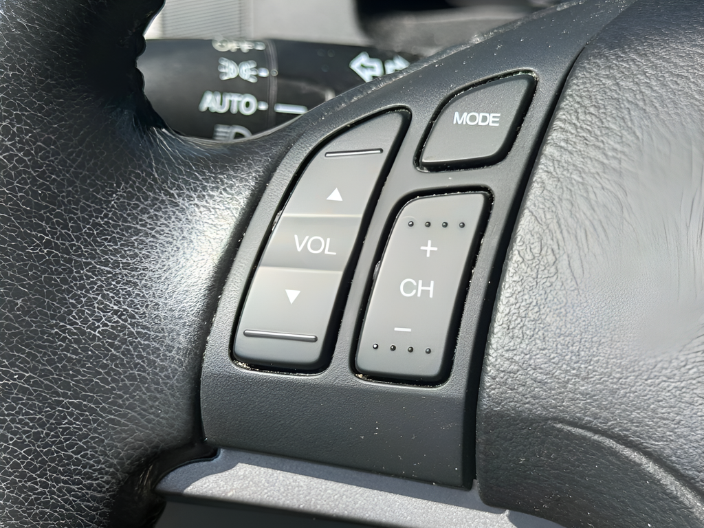 Used 2011 White Honda EX-L image 15