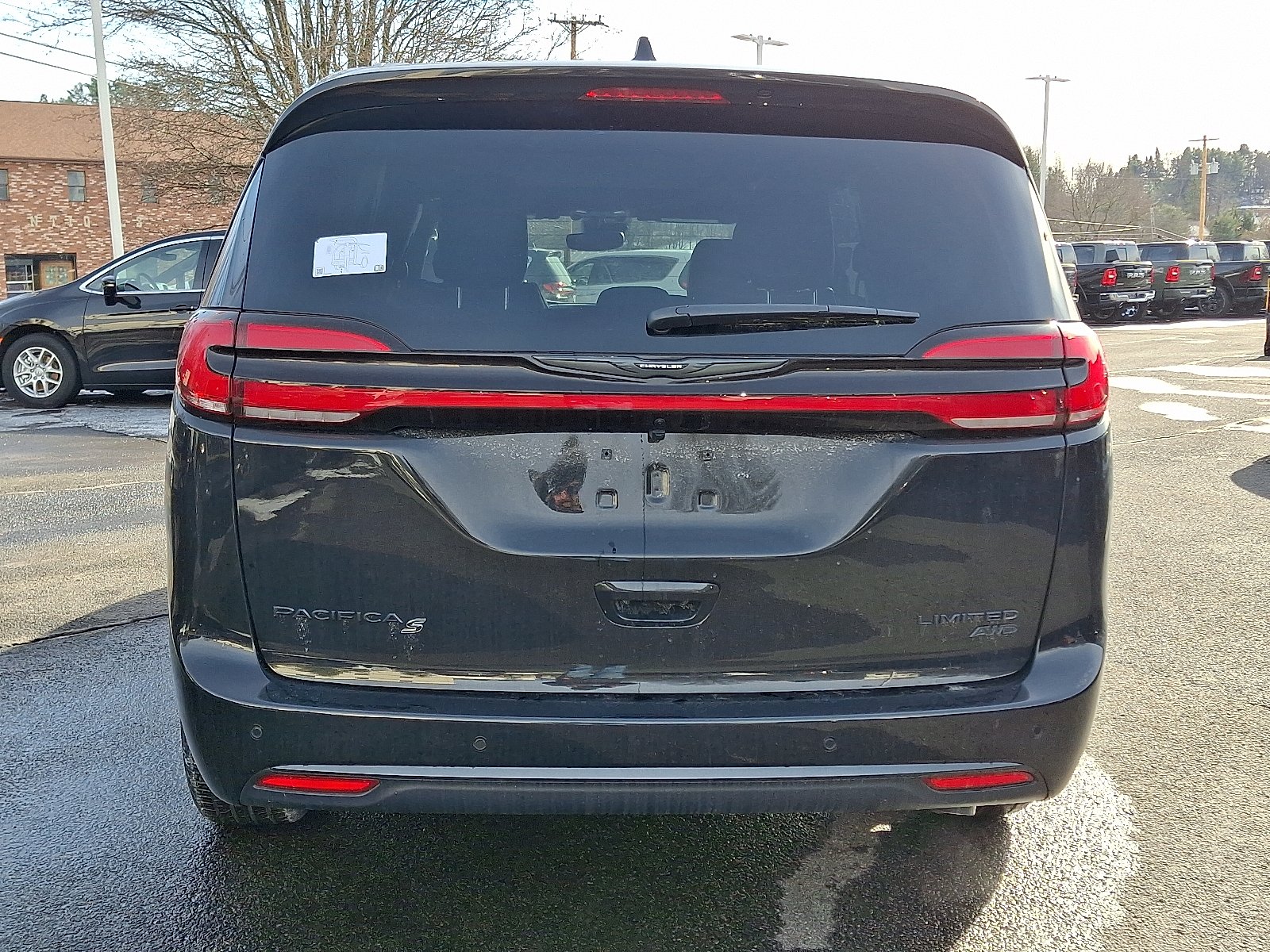 New 2026 Diamond Black Crystal Pearl-Coat Exterior Paint Chrysler Limited AWD image 5