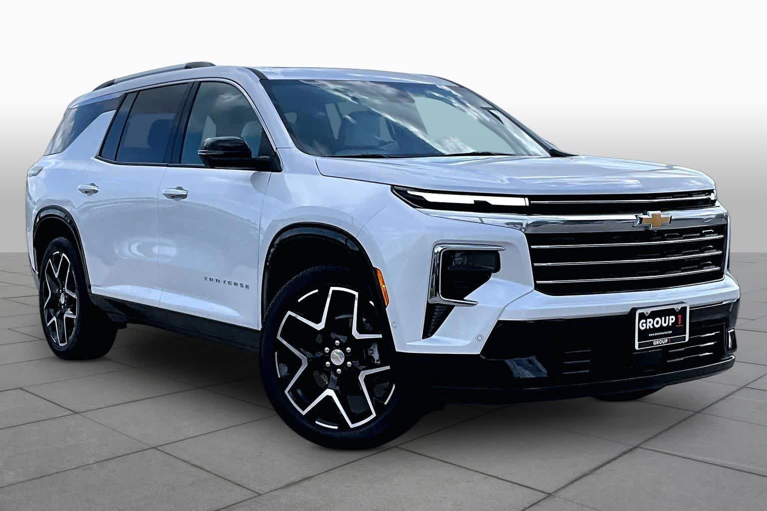 Used 2025 Iridescent Pearl Tricoat Chevrolet FWD High Country image 3