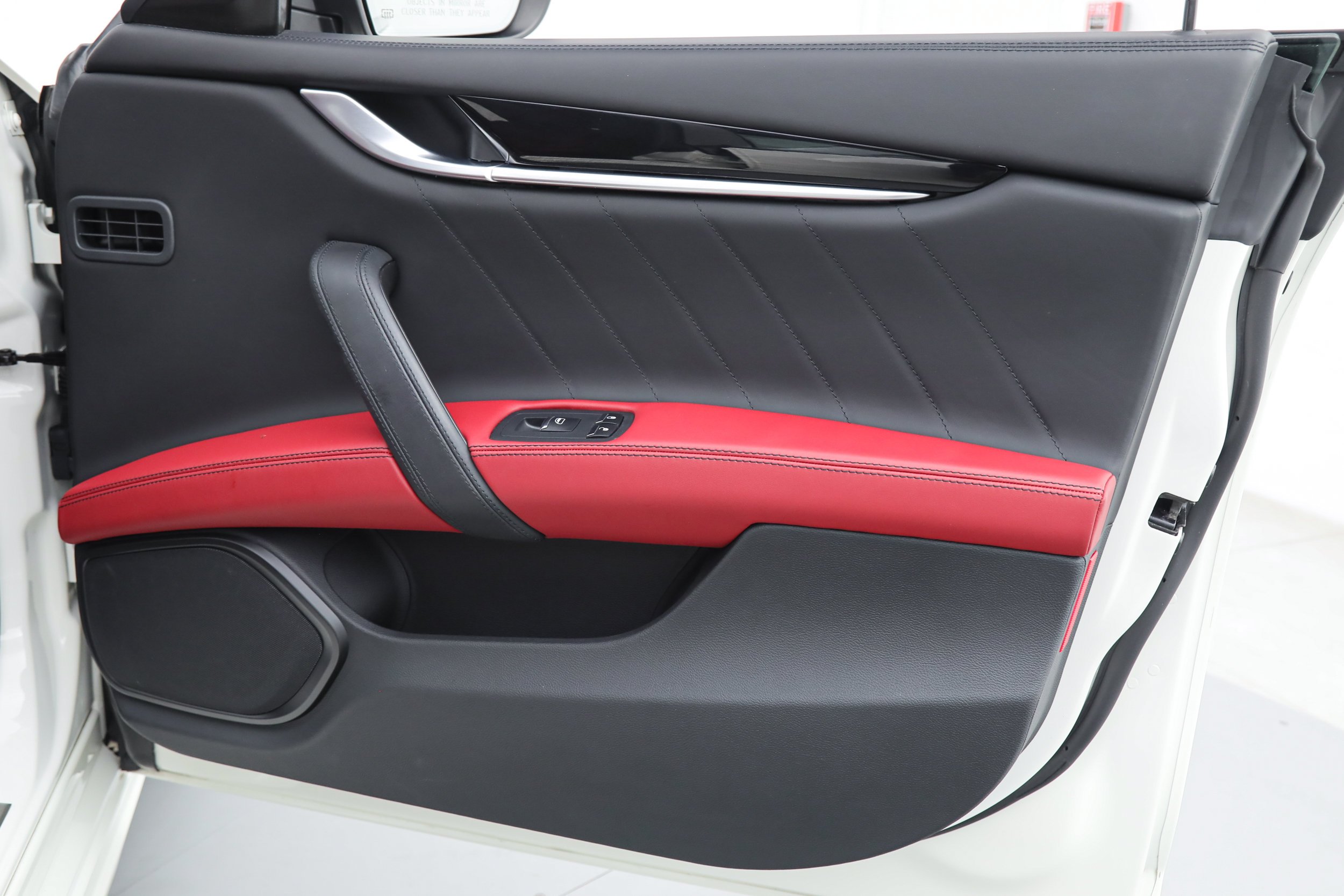 Used 2023 White Maserati Modena image 9