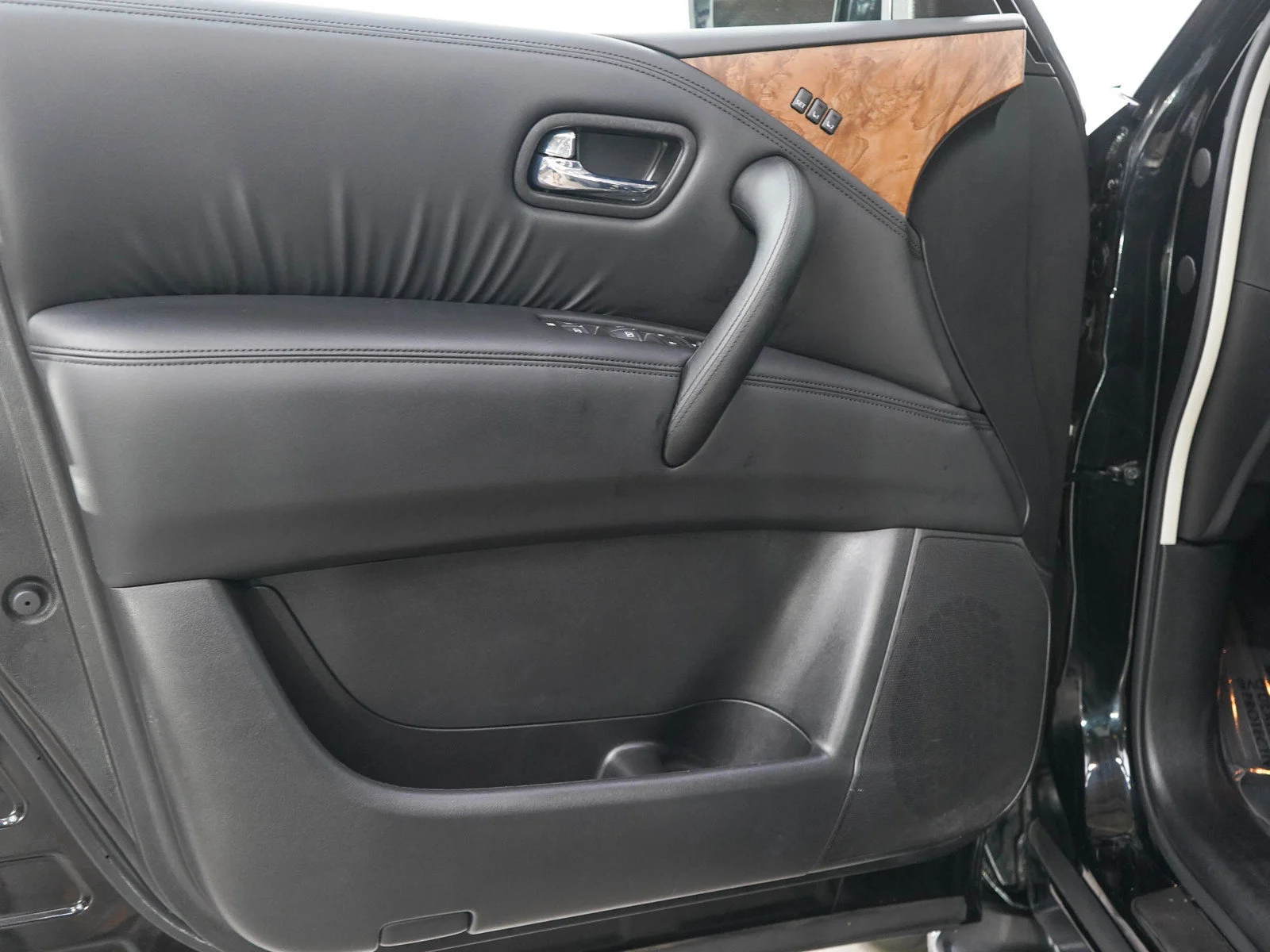 Used 2022  Nissan SL image 18