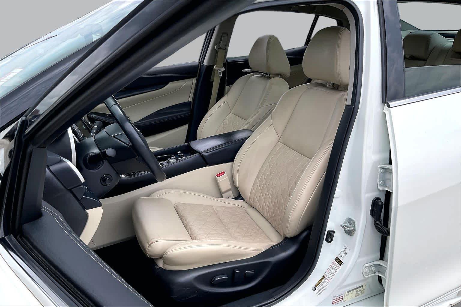 Used 2022 Pearl White Tricoat Nissan Platinum image 8