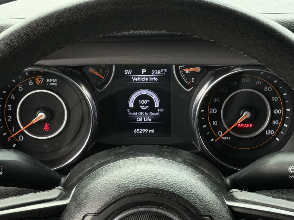 Used 2023 Silver Jeep Sport S image 17