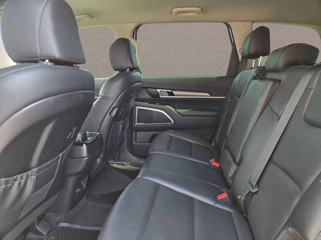 Used 2022 White Kia LX image 14
