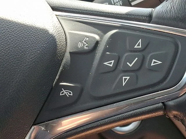 Used 2018 Silver Chevrolet LT image 21