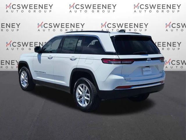 New 2026 Bright White Clear-Coat Exterior Paint Jeep Laredo image 3