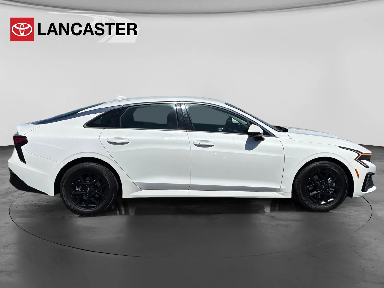 2025 Kia K5 LXS - Photo 8