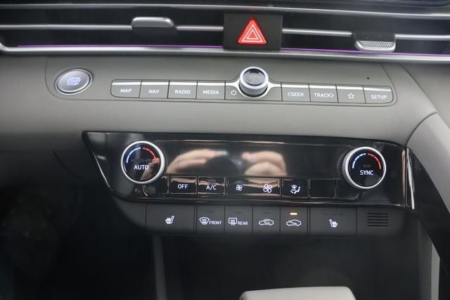 Used 2025 Red Hyundai SEL Convenience image 15