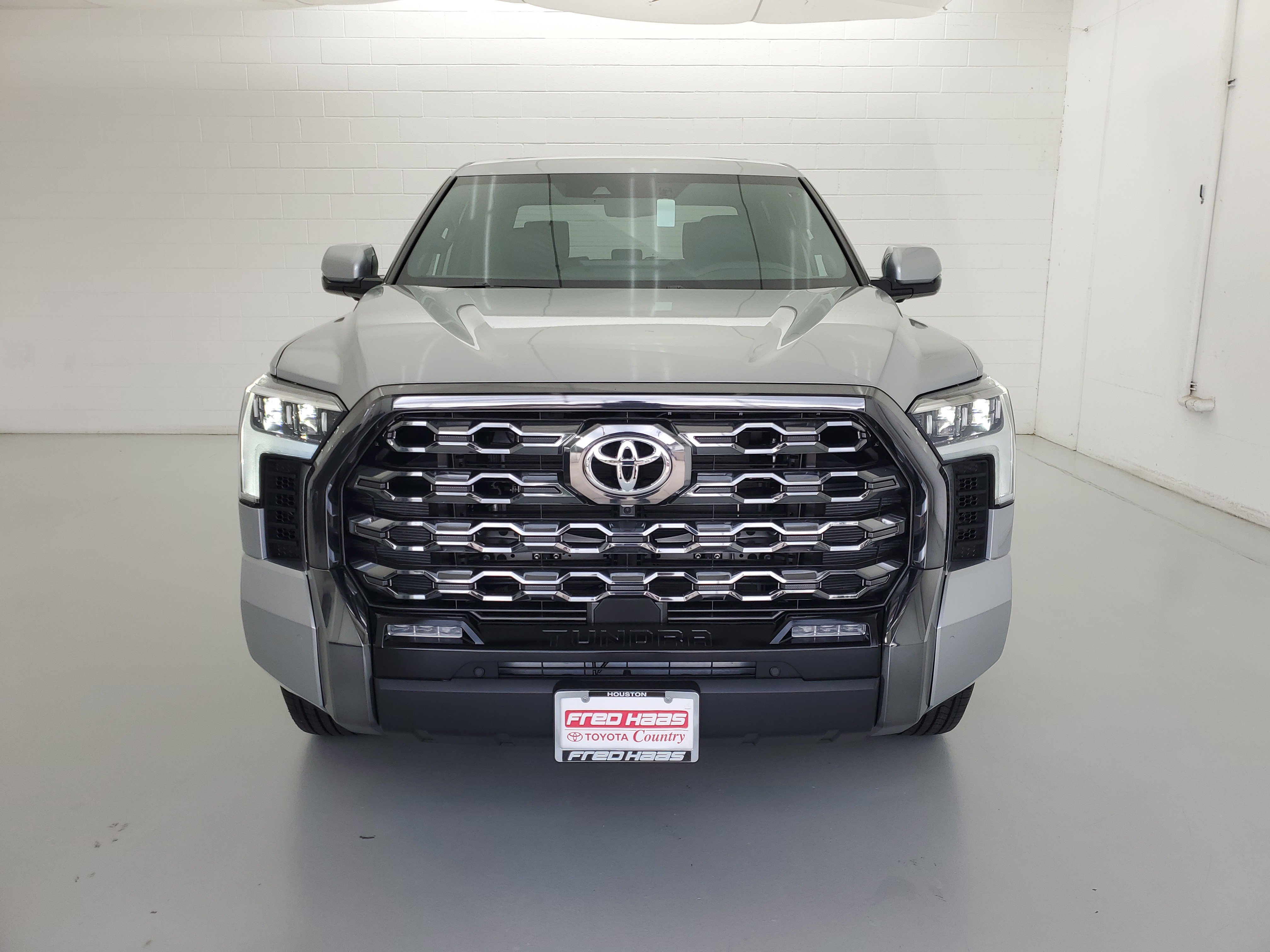 New 2026 Celestial Silver Metallic Toyota  Platinum image 3