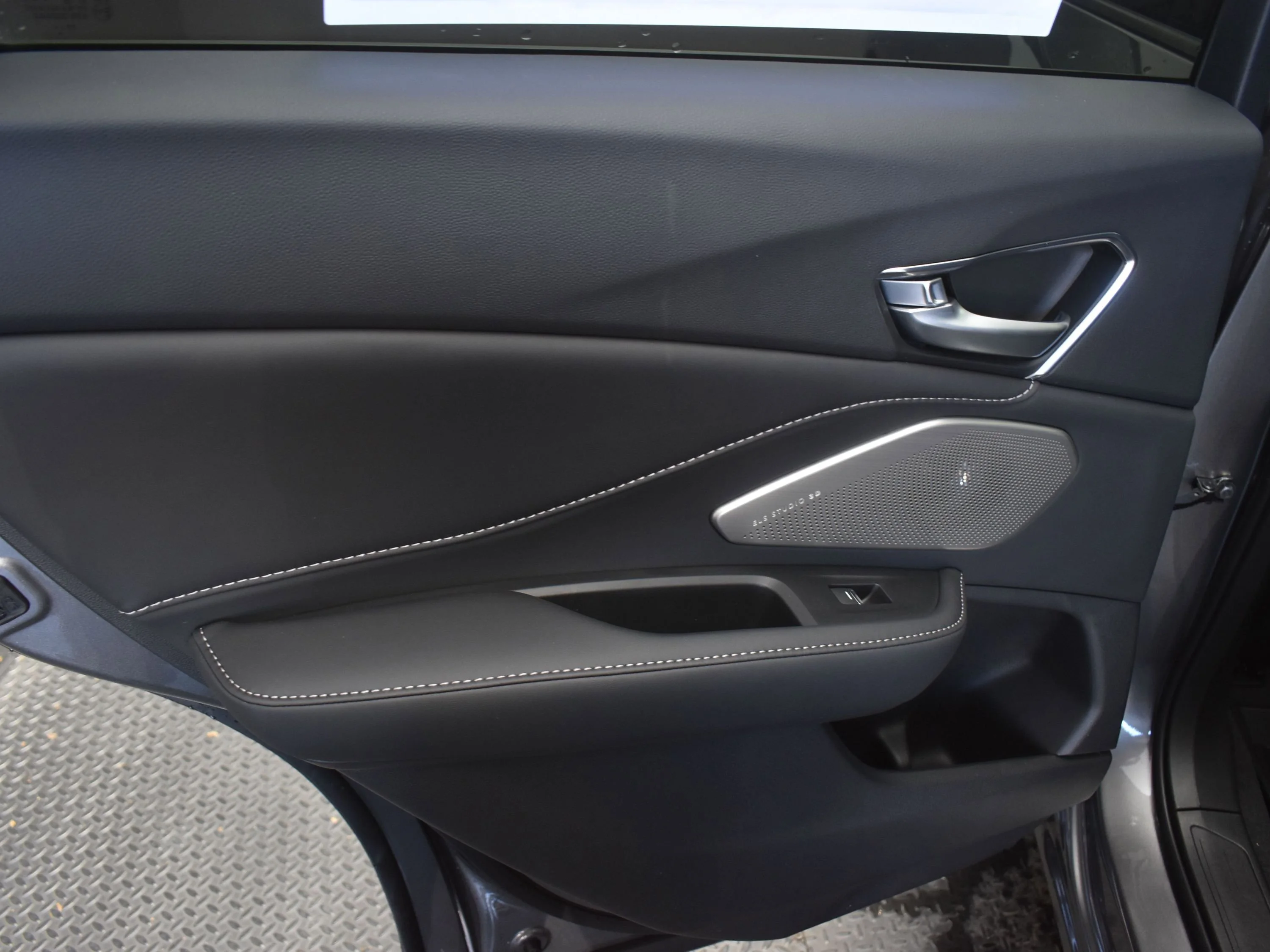 New 2026 Liquid Carbon Metallic Acura w/Advance Package image 23