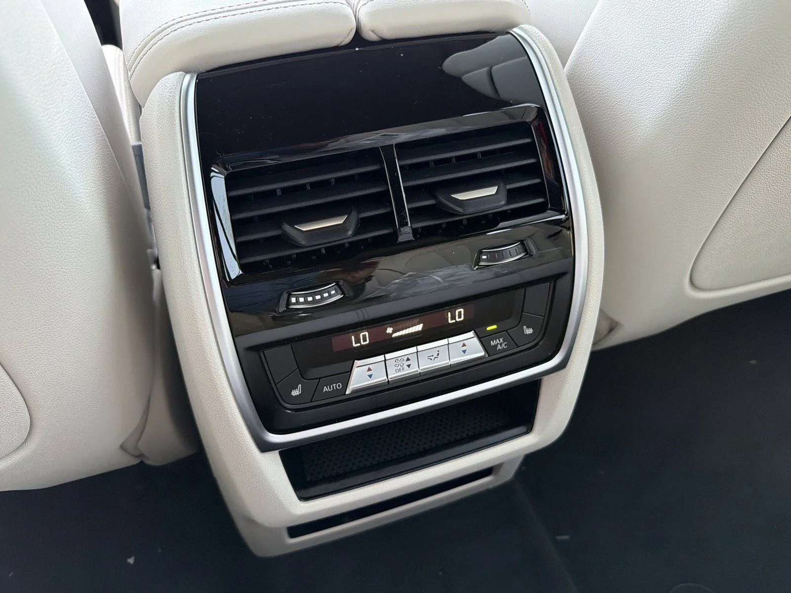 New 2026 Skyscraper Grey Metallic BMW xDrive40i image 19