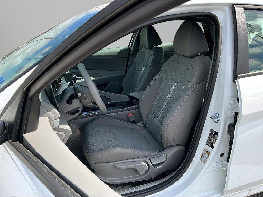 New 2026 White Hyundai SE image 21