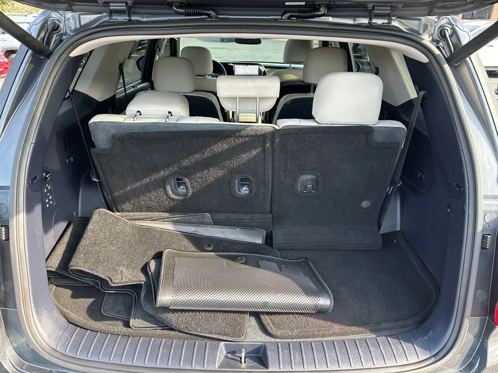 Used 2021 Graphite Hyundai SEL image 28