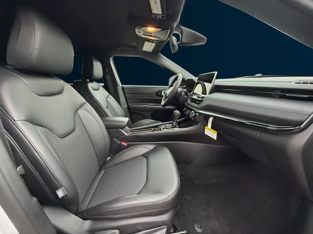 New 2026 Silver Jeep Latitude image 17