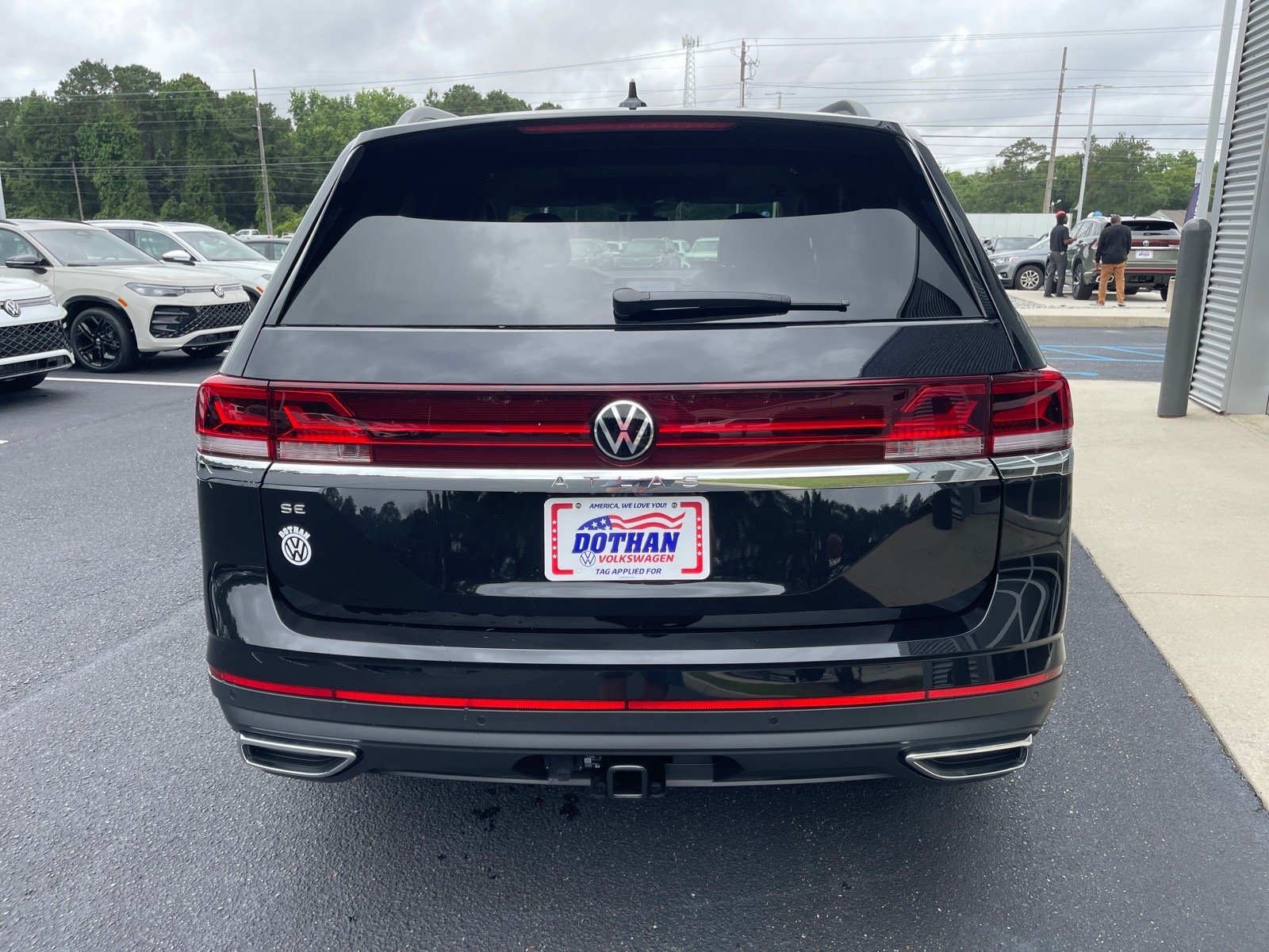 New 2026 Deep Black Pearl Volkswagen SE image 13