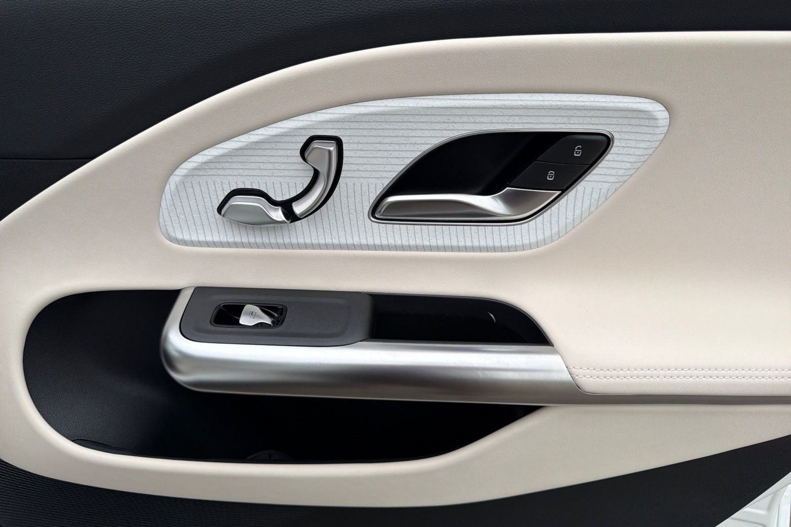 New 2027 Polar White Mercedes-Benz CLA 250+ image 32