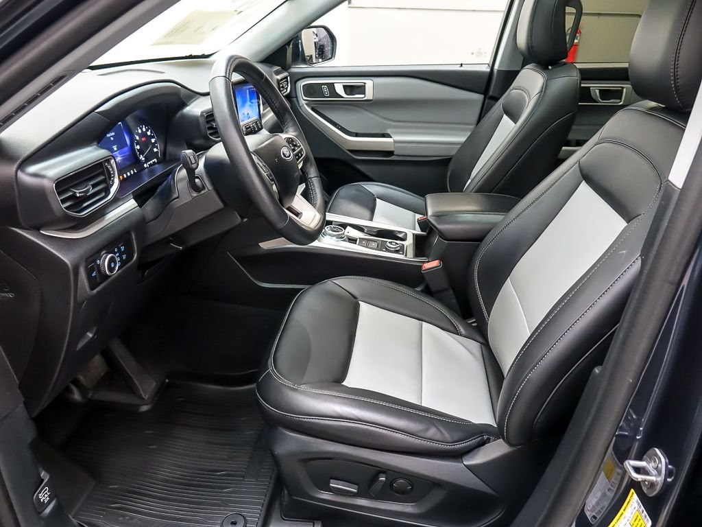 Used 2023 Blue Metallic Ford XLT image 10