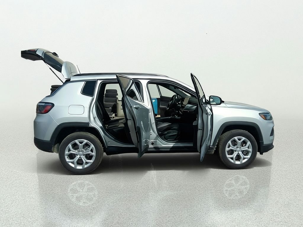Used 2024 Silver Jeep Latitude image 14